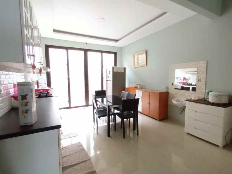 dijual rumah jl sariasih sarijadi sayap