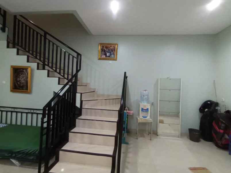 dijual rumah jl sariasih sarijadi sayap