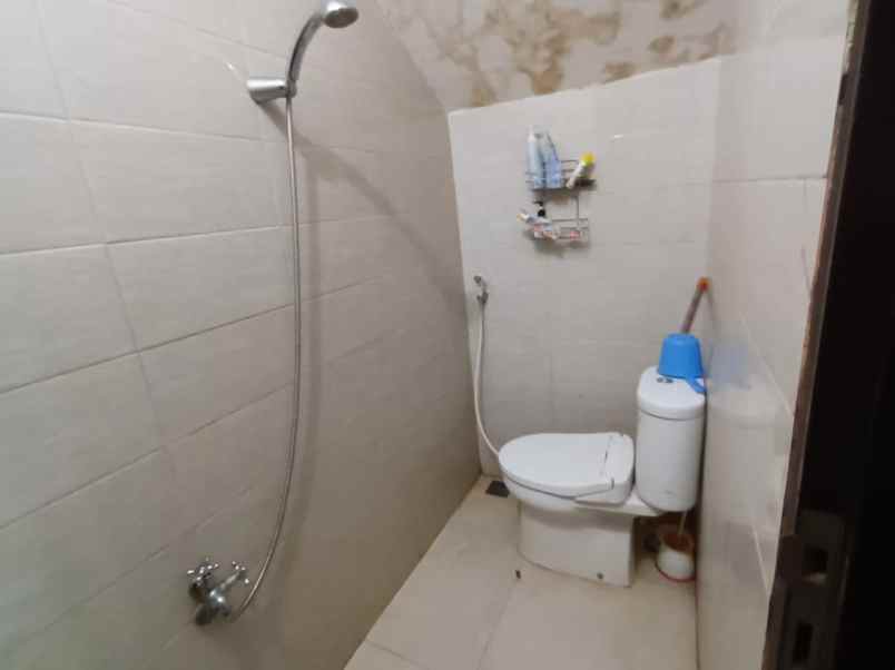 dijual rumah jl sariasih sarijadi sayap