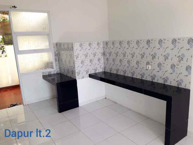 dijual rumah jl sepakbola arcamanik