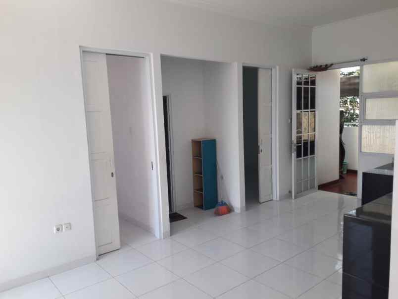 dijual rumah jl sepakbola arcamanik