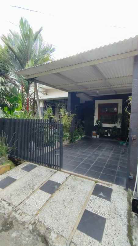 dijual rumah jl tulip bumi adipura