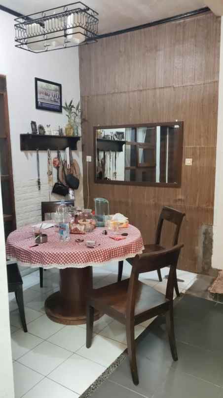 dijual rumah jl tulip bumi adipura