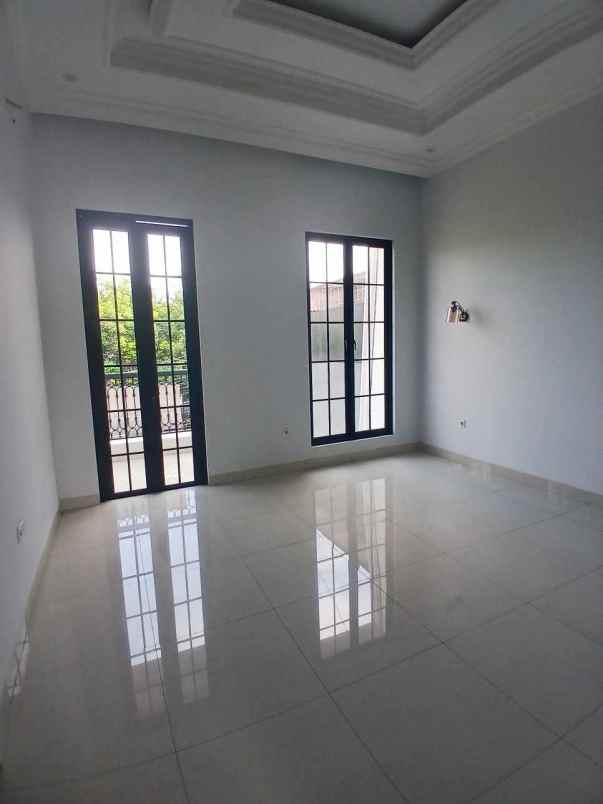 dijual rumah jln moh kahfi 1