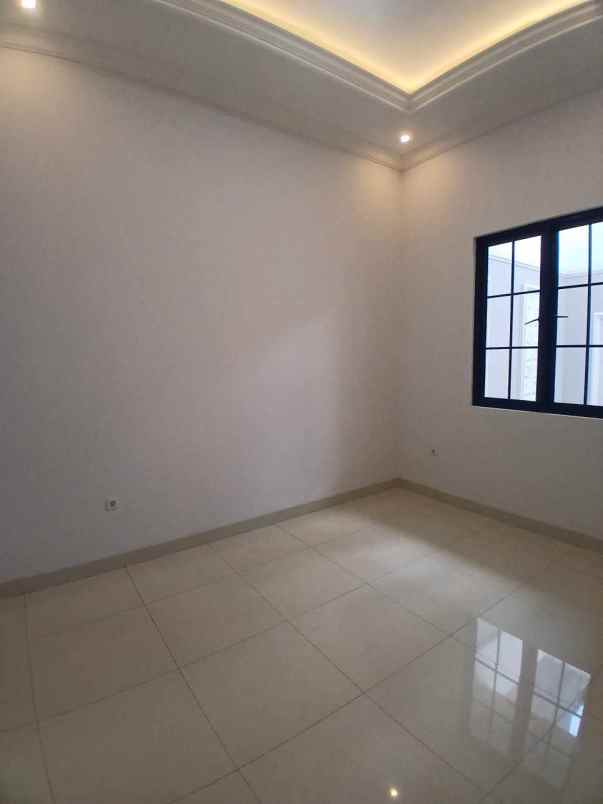 dijual rumah jln moh kahfi 1