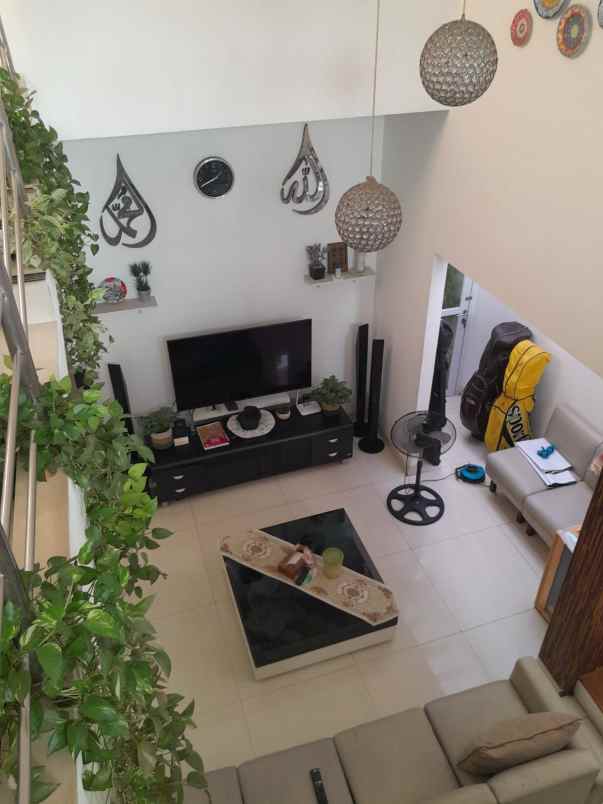 dijual rumah jln swadaya rawadomba