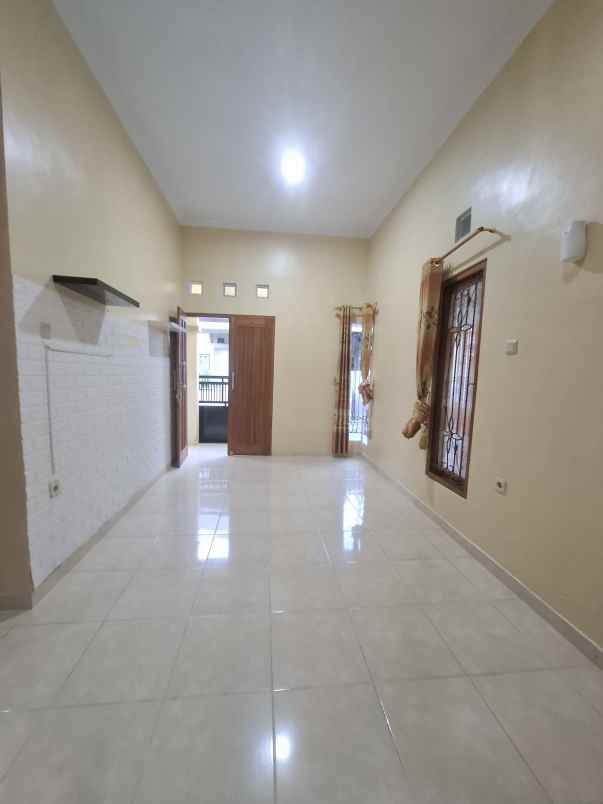 dijual rumah kadisoka