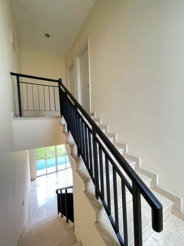 dijual rumah karang tengah lebak bulus