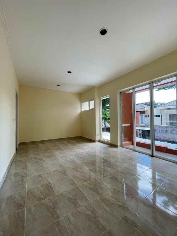 dijual rumah karang tengah lebak bulus