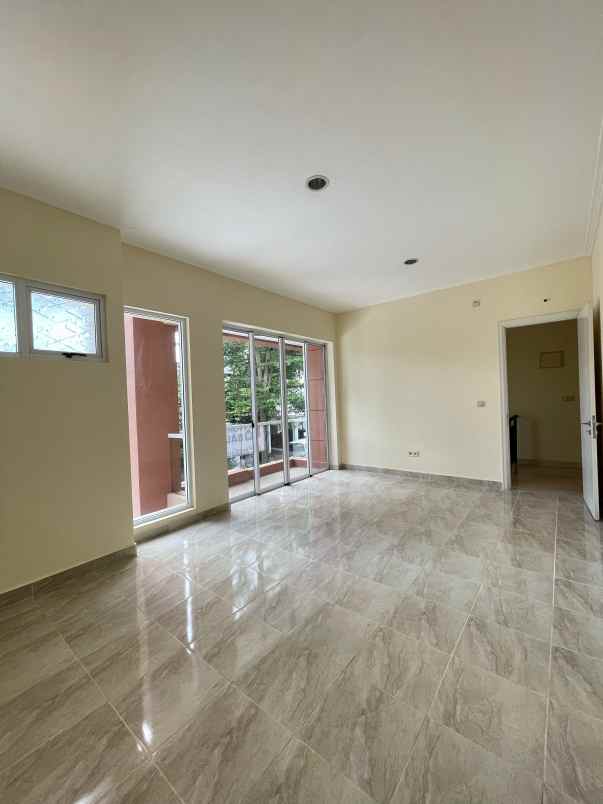 dijual rumah karang tengah lebak bulus