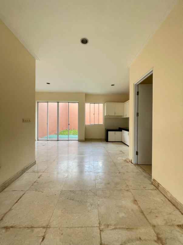 dijual rumah karang tengah lebak bulus