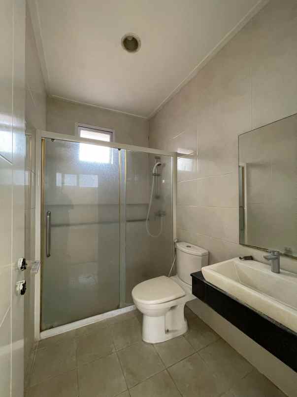 dijual rumah karang tengah lebak bulus