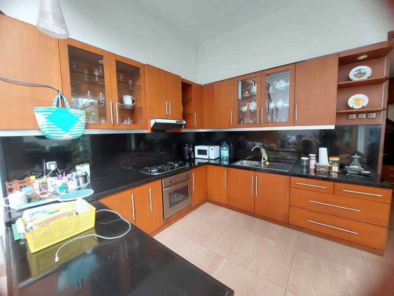dijual rumah kemang pratama regency