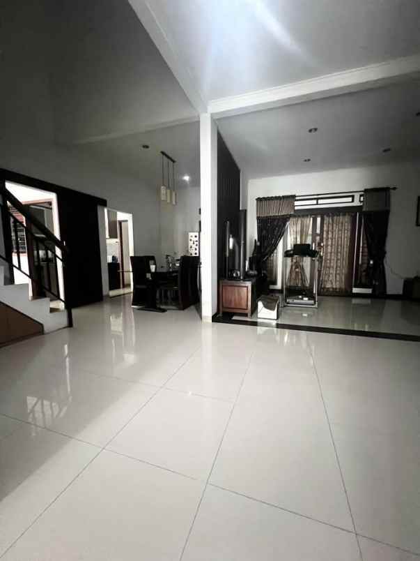 dijual rumah kemang prtama