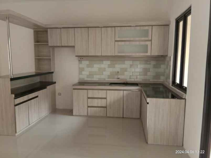 dijual rumah komplek bahagia permai