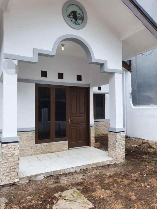 dijual rumah komplek pratista barat