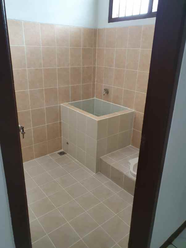 dijual rumah komplek pratista barat