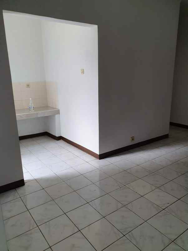 dijual rumah komplek pratista barat