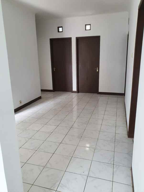 dijual rumah komplek pratista barat