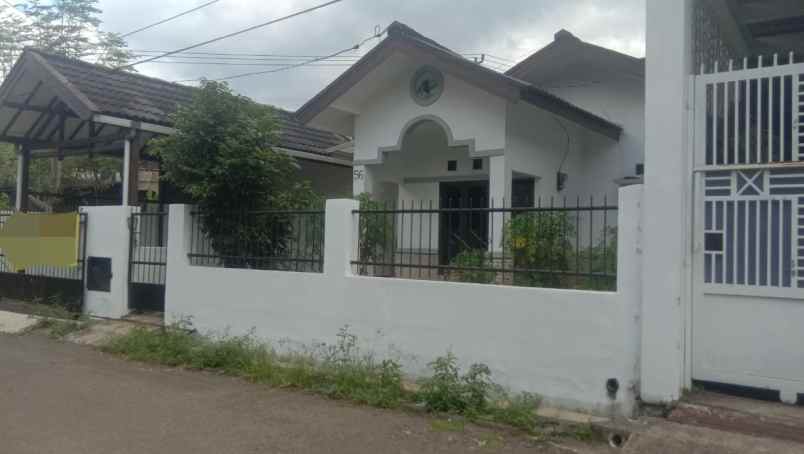 dijual rumah komplek pratista barat