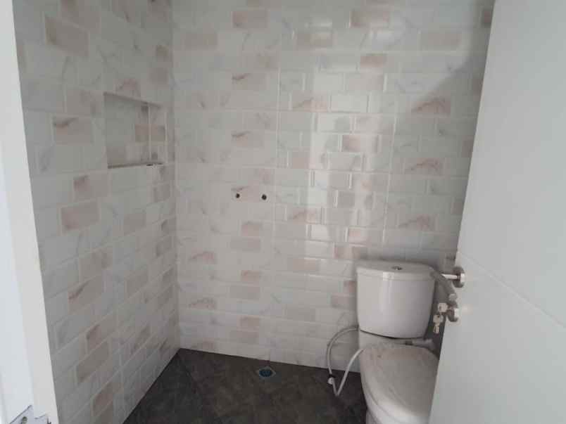 dijual rumah kranggan ujung aspal