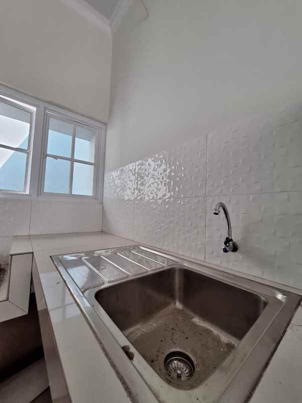 dijual rumah kranggan ujung aspal