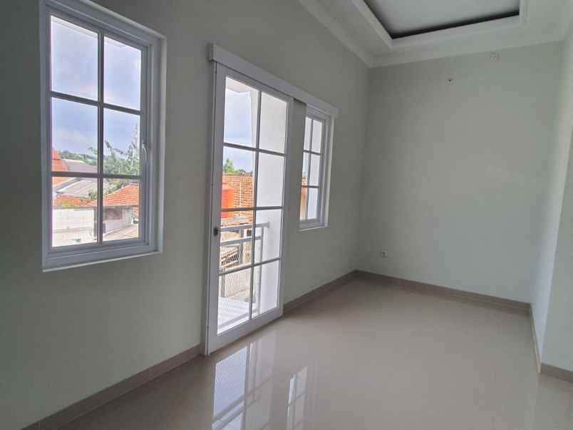 dijual rumah kranggan ujung aspal