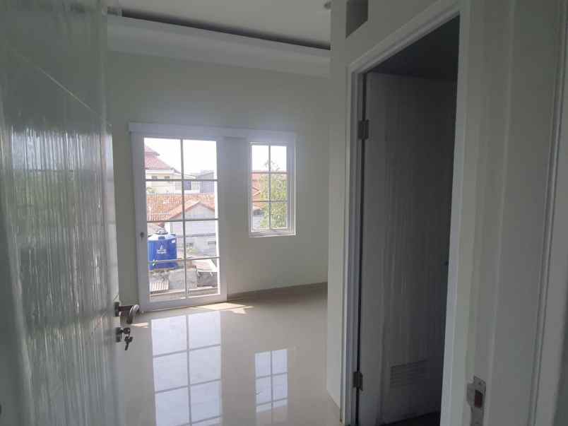 dijual rumah kranggan ujung aspal