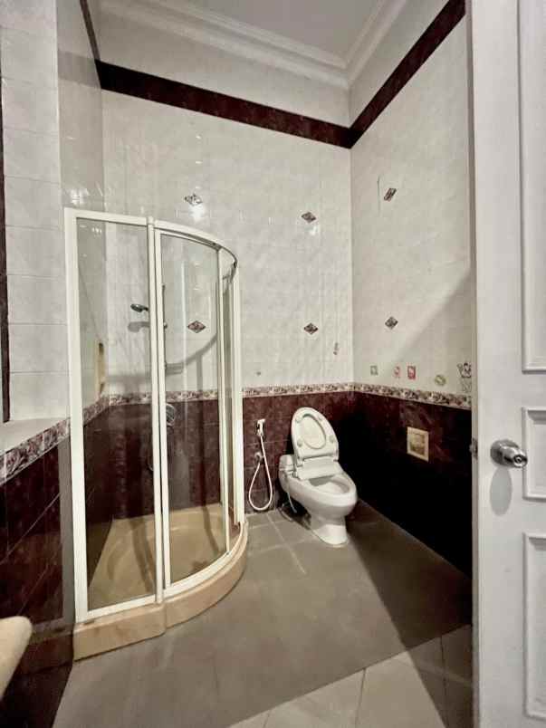 dijual rumah kupang indah