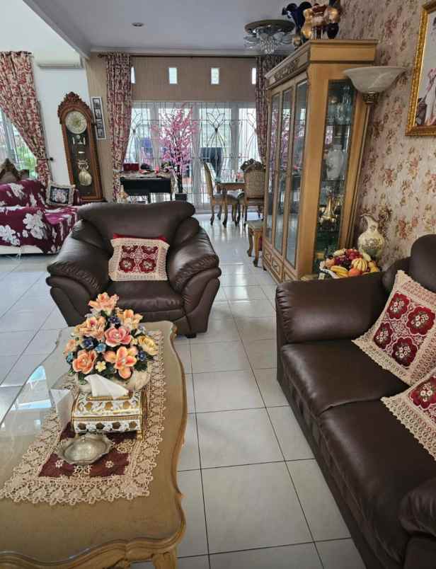 dijual rumah lokasi puspita loka bsd