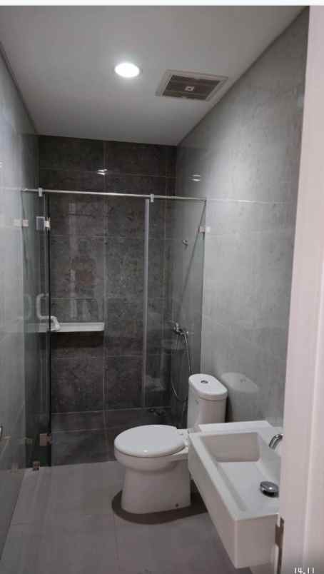 dijual rumah lokasi ramai