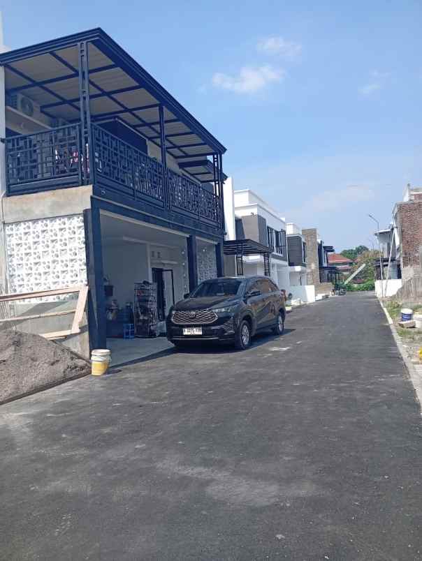 dijual rumah maguwoharjo depok sleman