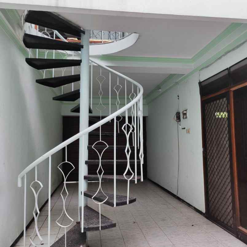 dijual rumah manyar kartika