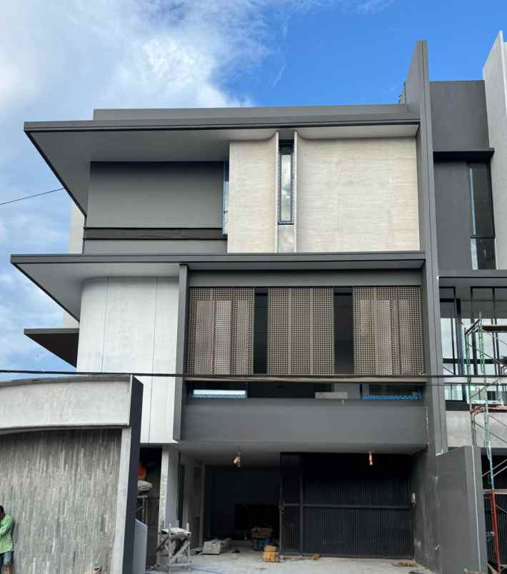 dijual rumah manyar kerto