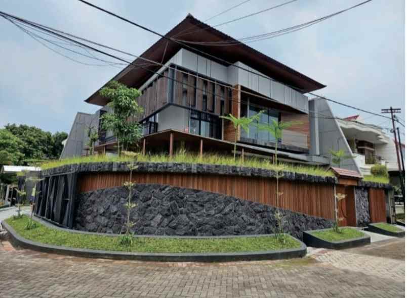 dijual rumah manyar kertoadi