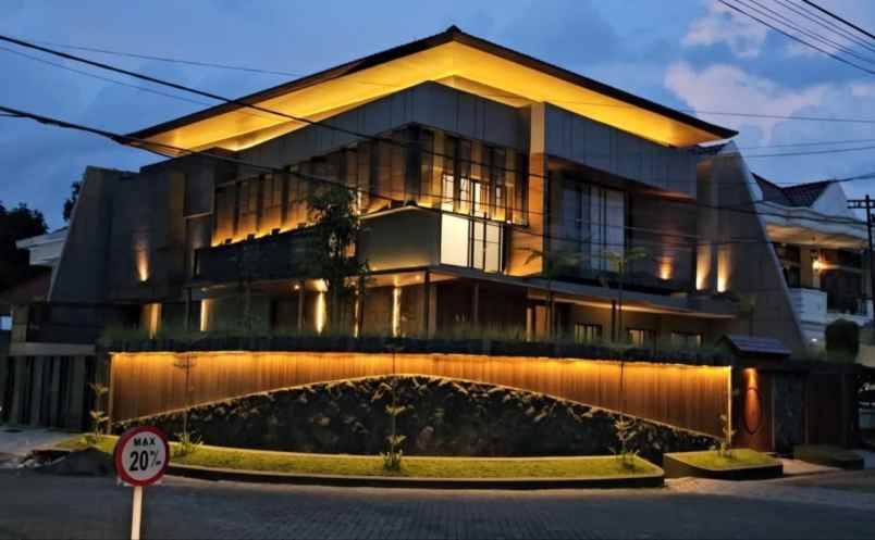 dijual rumah manyar kertoadi