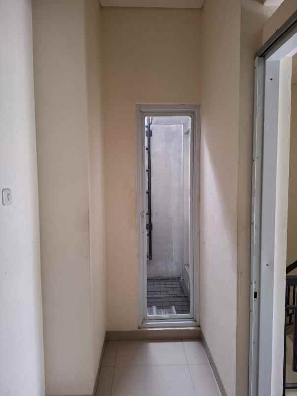 dijual rumah metland menteng cluster