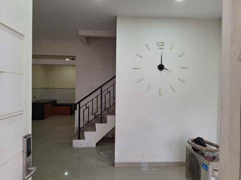 dijual rumah metland menteng cluster