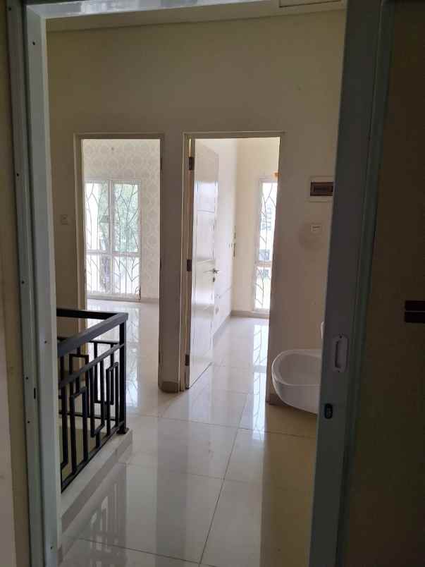 dijual rumah metland menteng cluster