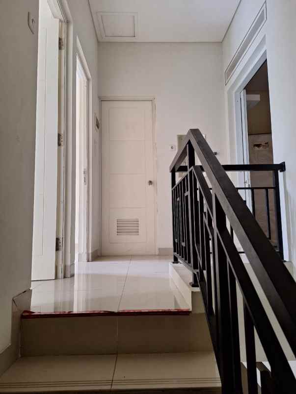 dijual rumah metland menteng cluster