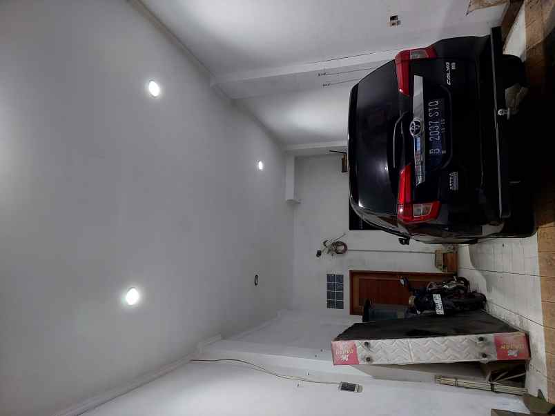 dijual rumah mewah 4 lantai jakarta barat