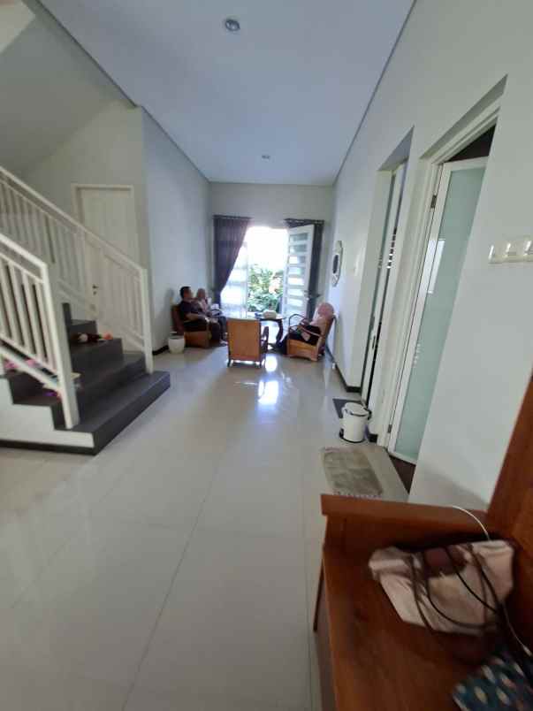 dijual rumah mewah lokasi araya nieuw indie malang