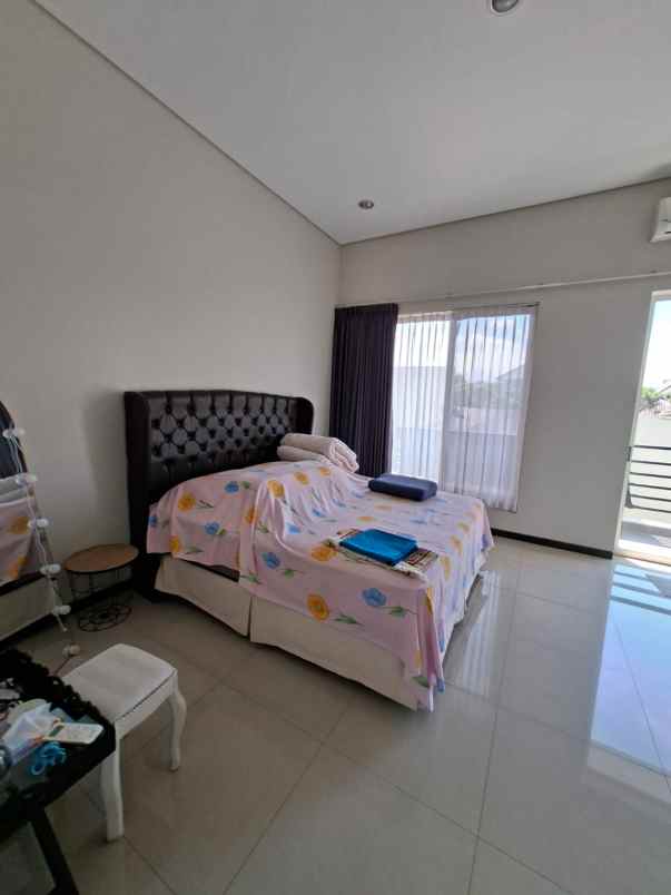 dijual rumah mewah lokasi araya nieuw indie malang