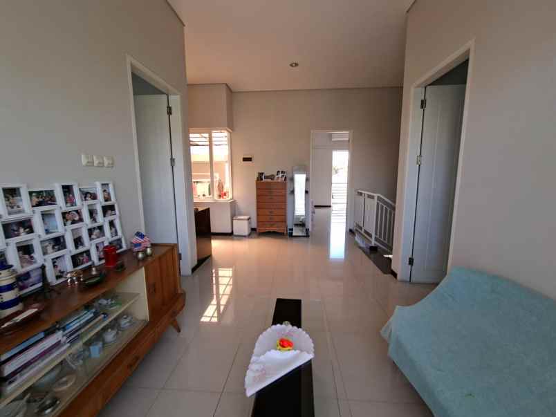 dijual rumah mewah lokasi araya nieuw indie malang