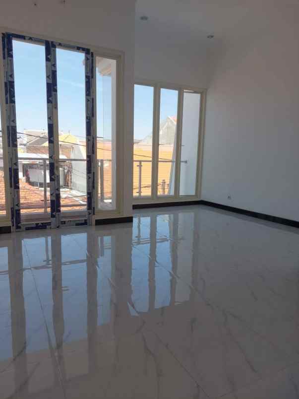 dijual rumah mulyosari