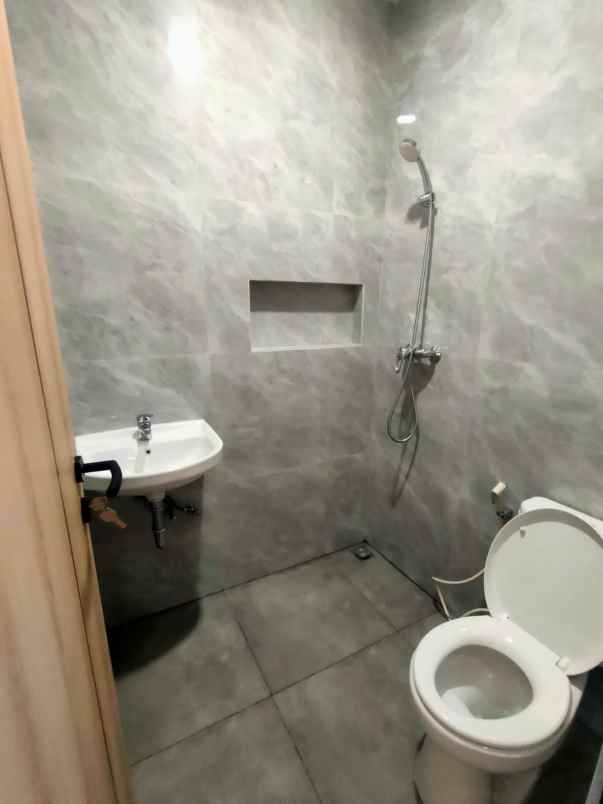 dijual rumah mulyosari