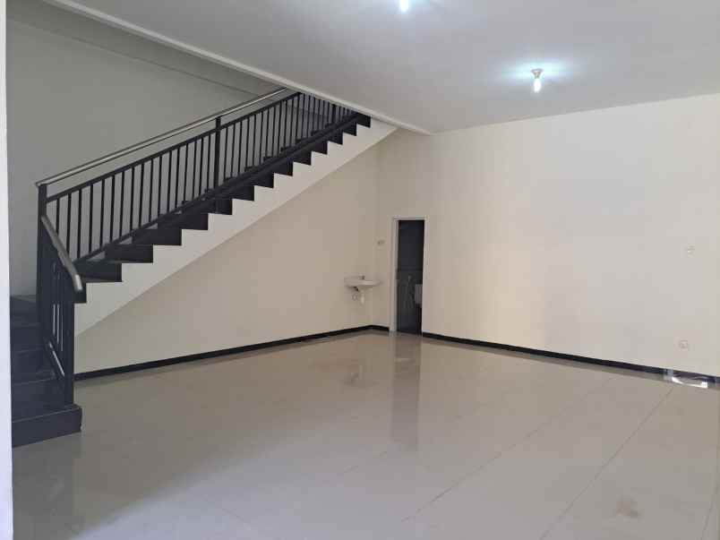 dijual rumah mulyosari