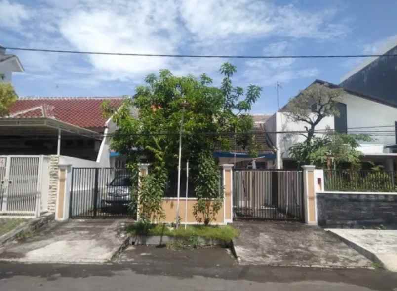 dijual rumah mulyosari timur