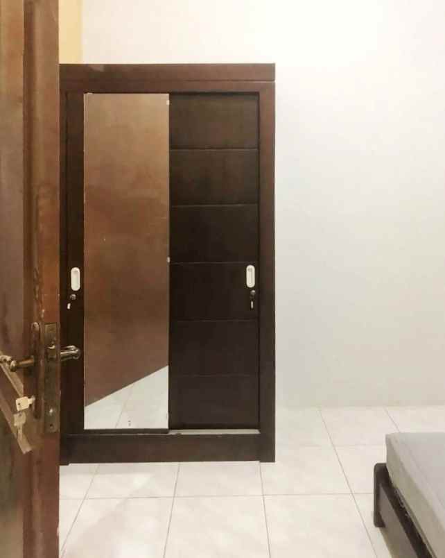 dijual rumah mulyosari utara