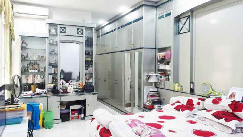 dijual rumah nginden intan barat